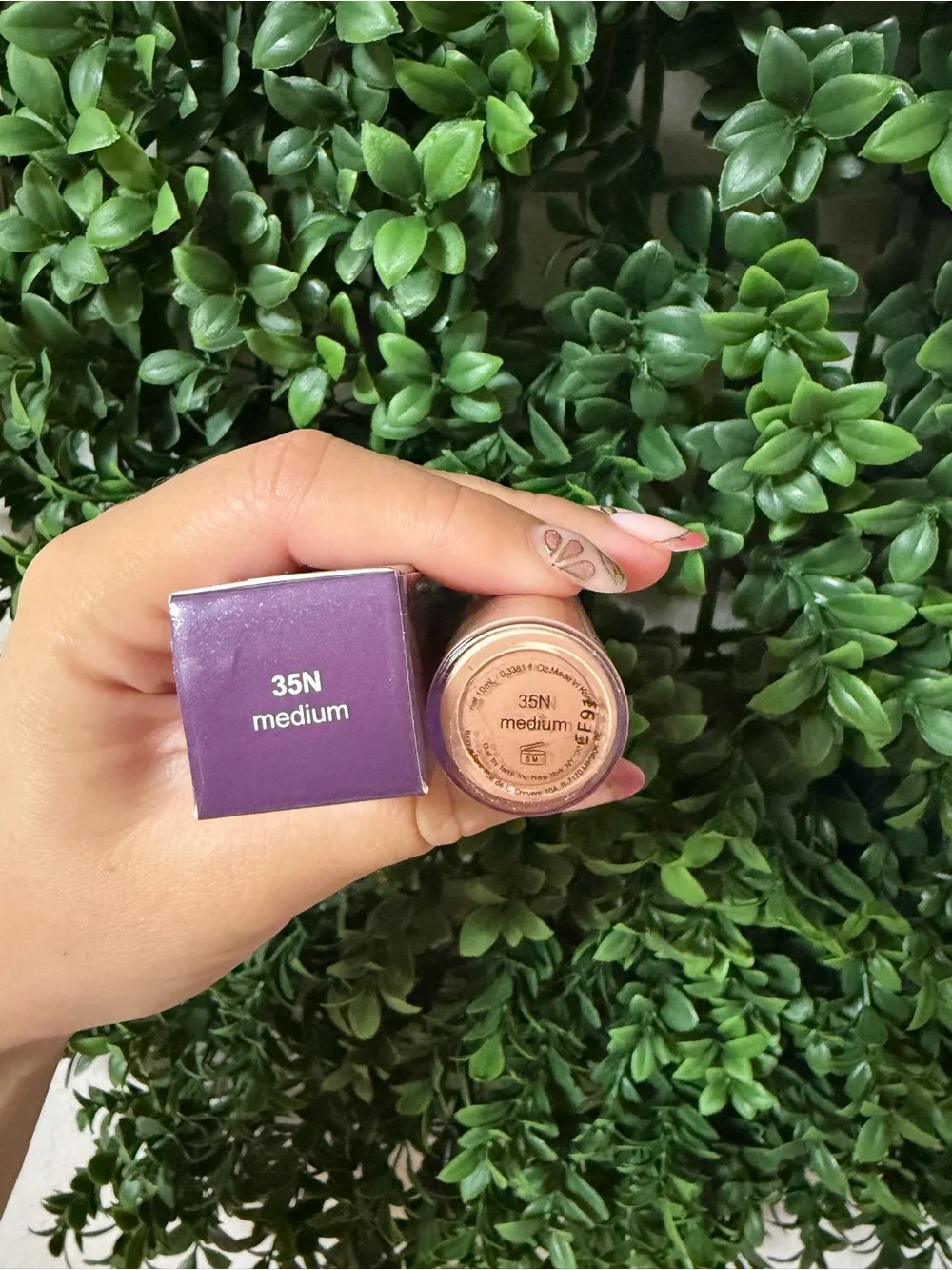 tarte Double Duty Beauty Concealer - beige with purple-gold cap
